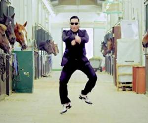 Psy es un cantante, rapero, compositor y productor discográfico surcoreano. A sus 41 años de edad ha aparecido en varios programas televisivos como Good Sunday: X-Men y 'Sing'.