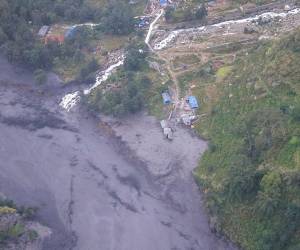 Las autoridades enviaron unos 200,000 SMS de alerta temprana para pedir la evacuación inmediata en distritos bajo riesgo de nuevos colapsos.