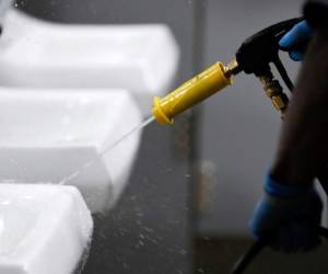 Los gobiernos intentan balancear sus presupuestos para un año fiscal que comienza el 1 de julio, pero esperan que los impuestos caigan 20% o más en muchos lugares. AP.