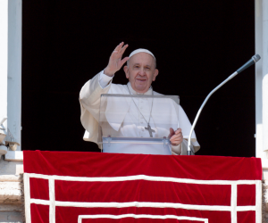 El papa abogó por que cesen los ataques y se retomen las negociaciones, el sentido común y se comience a respetar el derecho internacional.