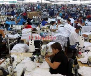 Desde el 17 de marzo, 165,000 trabajadores de los 168,000 del sector maquilero fueron suspendidos de sus puestos para evitar un contagio masivo de Covid-19. Foto: EL HERALDO.