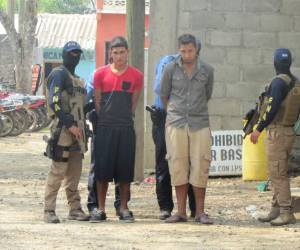 Christofer Sandiecth Paz Díaz y Carlos Ariel Mejía fueron detenidos por suponerlos responsables del delito de extorsión.