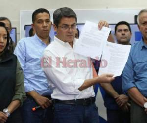 El nuevo acuerdo fue firmado por Hernández la madrugada del martes 05 de diciembre y hasta este miércoles siguen a la espera de la firma de la Alianza de Oposición. (Foto: Marvin Salgado/ Noticias Honduras hoy)