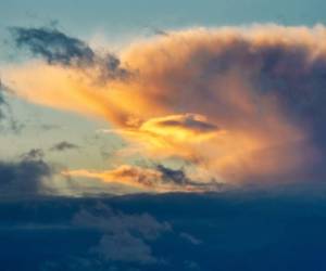 La fabulosa nube fue capturada por Erick Pech, mismo que compartió en sus redes sociales, sorprendido por lo que había visto. Foto: Canva.