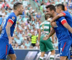 Jugadores del Cruz Azul celebran una anotación ante Santos en México. Foto: Agencia AFP / El Heraldo.
