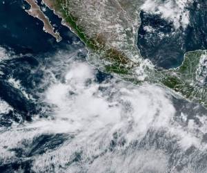 El meteoro tenía vientos máximos sostenidos de 120 km/h (75 mph) el sábado, y sus vientos con fuerza de tormenta tropical se extendían hasta un radio de 335 kilómetros (205 millas) desde su vórtice en algunos puntos.