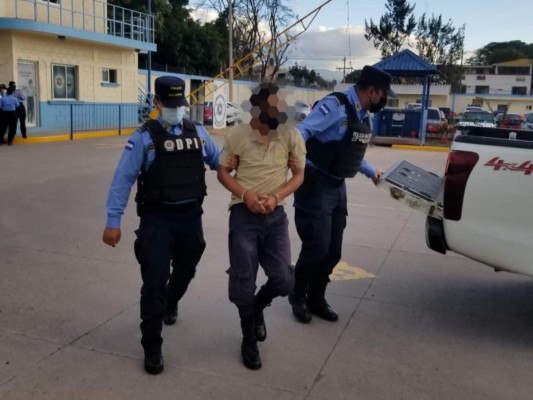 El ahora detenido es un guardia de seguridad de 34 años, originario del municipio de Cedros Francisco Morazán y residente en la colonia Nueva Suyapa de Tegucigalpa.