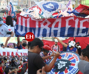 Con gran algarabía, pasión y festejo recibió este miércoles la Ultra Fiel al Olimpia a su llegada al Estadio Nacional donde se disputa el campeonato de la Liga Nacional con Motagua. Fotos: Marvin Salgado/EL HERALDO.