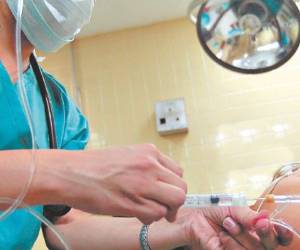 El CMH denunciará a las personas que ejerzan como médicos en el país y que no estén certificadas y no cuenten con título.