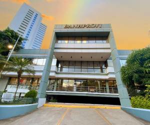 Banhprovi lanzó el programa MyPE+ para apoyar a microempresarios y pequeños empresarios con oportunidades de financiamiento.