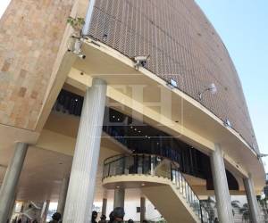 Descubren cámaras y micrófonos de alta tecnología en Congreso.