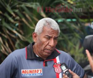 Héctor Castellón, entrenador del Vida, cree que su equipo tiene más méritos para seguir en la Primera División de la Liga Nacional de Honduras. Foto: El Heraldo