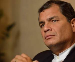 En su cuenta de Twitter, Correa reaccionó: “ahora tratan de vincularme, sin prueba alguna, en supuesto intento de secuestro en Colombia, ocurrido en 2012, contra un delincuente prófugo de la justicia”. (Foto: AFP)