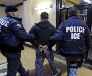Un alto oficial de ICE informó a periodistas que su objetivo son extranjeros con condenas criminales. Fotos AP