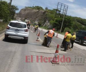 En el anillo periférico se ejecutan obras de identificación y corte de los agujeros para luego realizar un bacheo. Luego se pretende efectuar un recarpeteo. Foto: Efraín salgado/El Heraldo