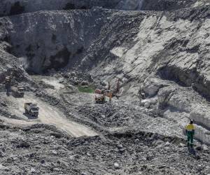 Esta imagen muestra una área de la mina de litio en la ciudad de Araçuaí, en el estado de Minas Gerais, en Brasil.