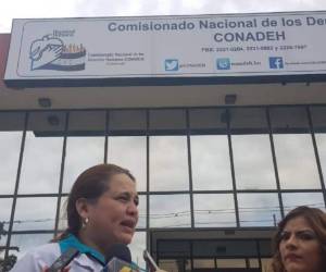 La exdirectora de Medicina Forense, Julissa Villanueva, en el Comisionado Nacional de los Derechos Humanos. Foto: EL HERALDO