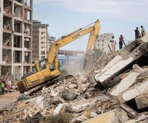 El doble terremoto del 24 de junio en Venezuela produjo, según estimaciones de la ONU, 1,2 millones de toneladas de escombros de los cientos de edificios que se desplomaron sobre todo en el estado La Guaira y que ahora son el principal reto: su despeje y remoción para poder empezar la reconstrucción.