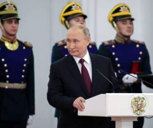Ante la pregunta de si Rusia estaba librando una 'guerra cibernética' contra Estados Unidos, Putin respondió: '¿Dónde están las pruebas? Esto se está volviendo ridículo'. Foto: AFP