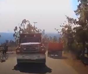 Volqueta impacta contra bus escolar en Colombia; hay tres muertos