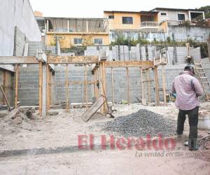 El confinamiento por la pandemia de covid-19 y las tormentas Eta y Iota frenaron la construcción. Foto: El Heraldo