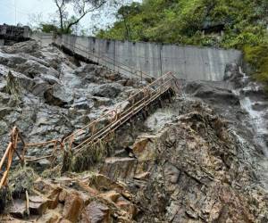 Tres hidroeléctricas han quedado fuera de servicio, afectando el suministro eléctrico en la región.