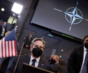 El Secretario de Estado de EE.UU., Antony Blinken, participa en una reunión del Consejo del Atlántico Norte (NAC) en la sesión de Ministros de Asuntos Exteriores en la sede de la OTAN en Bruselas, el 4 de marzo de 2022.