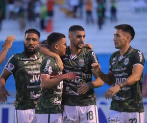 Celebración de los jugadores de Marathón en el juego ante Real Sociedad.