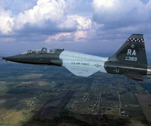 La avioneta T-38C Talon se estrelló el viernes a eso de las 5:30pm cerca de Montgomery, Alabama, indicó la rama armada. Imagen de referencia.