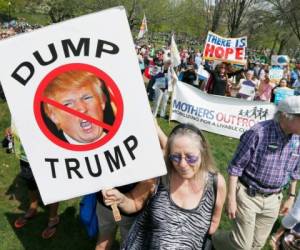 Muchos estadounidenses se están mostrando en contra de las políticas de Trump sobre el clima a 100 días de gobierno. Foto: AP