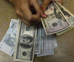 De forma sostenida sigue la depreciación del tipo de cambio del dólar, alcanzando el valor más alto tanto para la compra como la venta en el 2025.