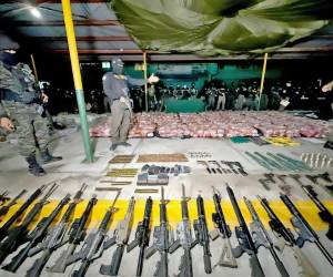 Desde las 5:30 am agentes de La Lucha Contra el Narcotráfico realizaron los allanamientos en varios sectores de la ciudad. Se decomisó droga, armas y se detuvo a 10 personas.