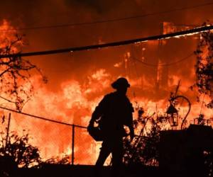 El incendio 'Camp Fire', al norte de California, deja al menos 31 muertos. Foto: Agencia AFP