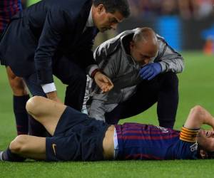 El argentino se retorcía del dolor en el campo de juego. Foto: AFP