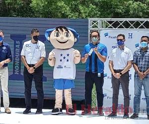 El costo de los mismos son 250 en sol norte y sol sur, 350 en sol este, preferencia costará 1,250 lempiras, silla 1,750 y palco oeste es el más caro con un valor de 3,000 lempiras. Foto: Efraín Salgado/EL HERALDO.