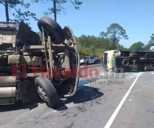 Al menos tres personas resultaron heridas tras el fuerte impacto entre ambos vehículos. FOTO: EL HERALDO