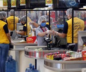 El 20% del personal seguirá laborando mañana en los negocios e instituciones públicas en las ciudades con más afectación de covid-19. Foto: David Romero / EL HERALDO.