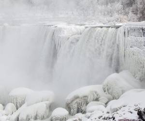 Canadá se enfrenta a uno de los días más fríos de los últimos años, con sensaciones térmicas de hasta -55 grados centígrados , a consecuencia de un vórtice polar situado sobre el oeste del país, lo que está causando problemas en los sistemas de transporte y eléctrico.