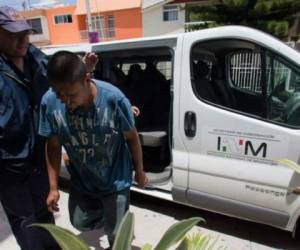 De acuerdo a las autoridades unos 15 indocumentados fueron detenidos para poder calmar la situación en el centro donde se hospedan los inmigrantes que son rescatados en México. Foto INM