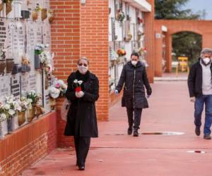 Más de la mitad de fallecidos en España por el brote del nuevo virus murieron en la capital. Foto: AP.