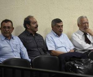 Los oficiales retirados del ejército Francisco Gordillo Martínez, Hugo Zaldana Rojas, Manuel Antonio Callejas y Edilberto Letona Linares. Foto: Agencia AFP