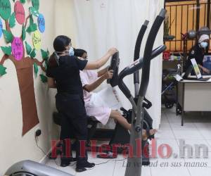 Atención de paciente en la Unidad de Rehabiitación del Hospital del Tórax.