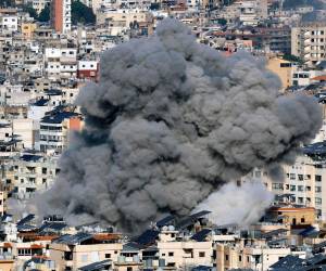 Nuevas oleadas de ataques impactaron en el Líbano la madrugada de este miércoles, mientras que el Ejército de Israel sigue avisando a residentes en varias partes del país que evacuen ante nuevos ataques.