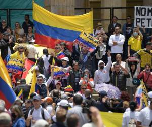 Con clamores variopintos, las protestas recorrieron las calles de Cali, Bucaramanga, y Medellín.