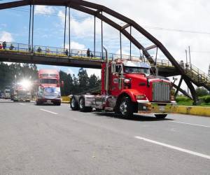 Ecuador oficializa alza del 50 % al 100 % de los aranceles a Colombia desde el 1 mayo.
