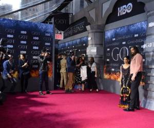Del arsenal de ideas para convivir con la Covid-19, una es colocar planchas de metacrilato entre los periodistas y las estrellas, que darían entrevistas de forma remota aisladas en 'cápsulas'. Foto: AFP.