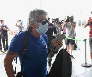 Messi padre hizo esas declaraciones al llegar al aeropuerto de Barcelona un poco antes de que lo hiciera su hijo para tomar un vuelo con destino a París.