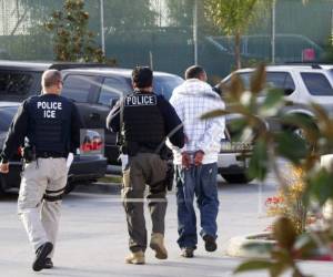 El informe pone de manifiesto drásticas diferencias en la actividad de la agencia migratoria en diferentes partes del país, y se publica en medio de un debate sobre las llamadas política santuario. (Foto: AP)