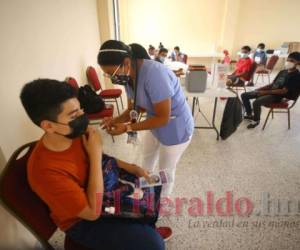 Actualmente se está vacunando a los menores de 15 a 17 años. Foto: Jhony Magallanes/El Heraldo