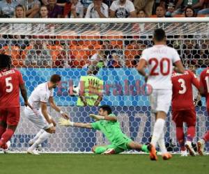El defensa tunecino, Ben Youssef marcó el gol 2500 en la historia de los mundiales. Foto:AFP